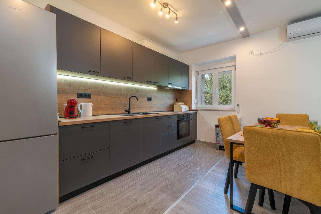 Apartman Galeb Trogir Eksteriør billede